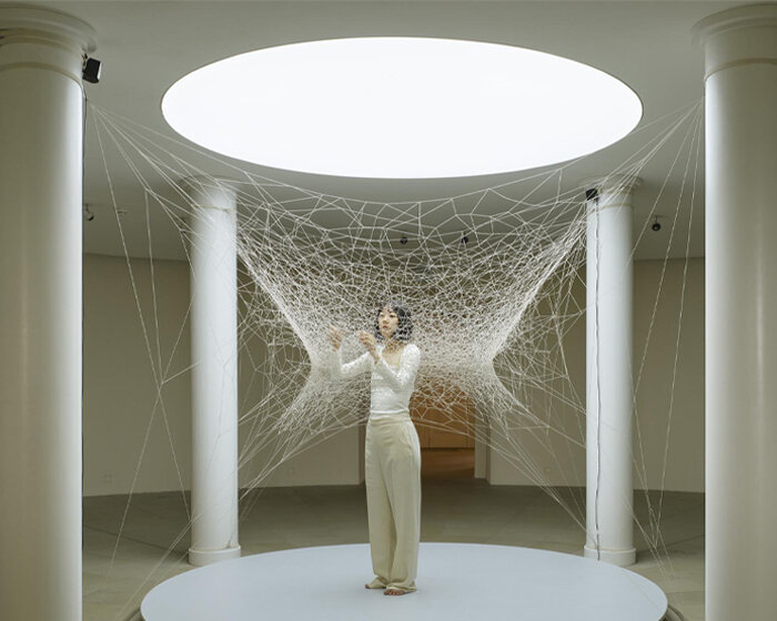 roland halbe captures the testing of AR on a fabric web at berlin's tieranatomisches theater