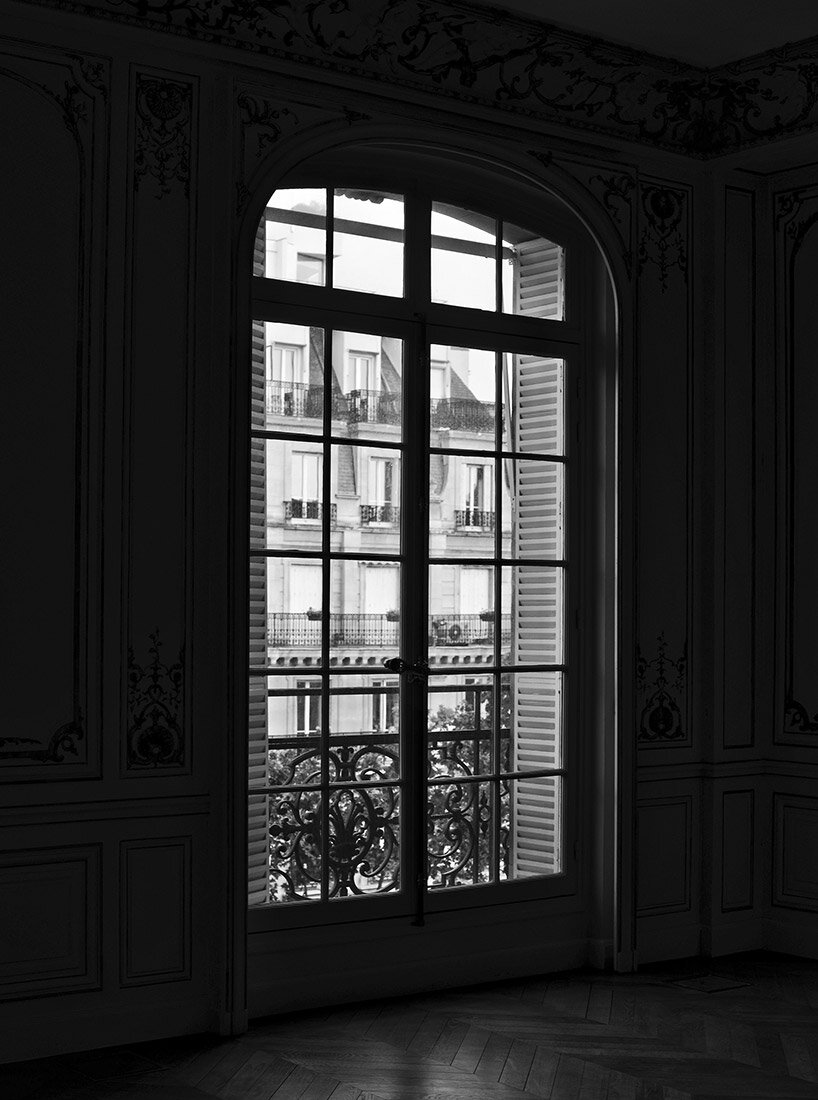 entrer dans le siège parisien classique et moderne de Zadig & Voltaire