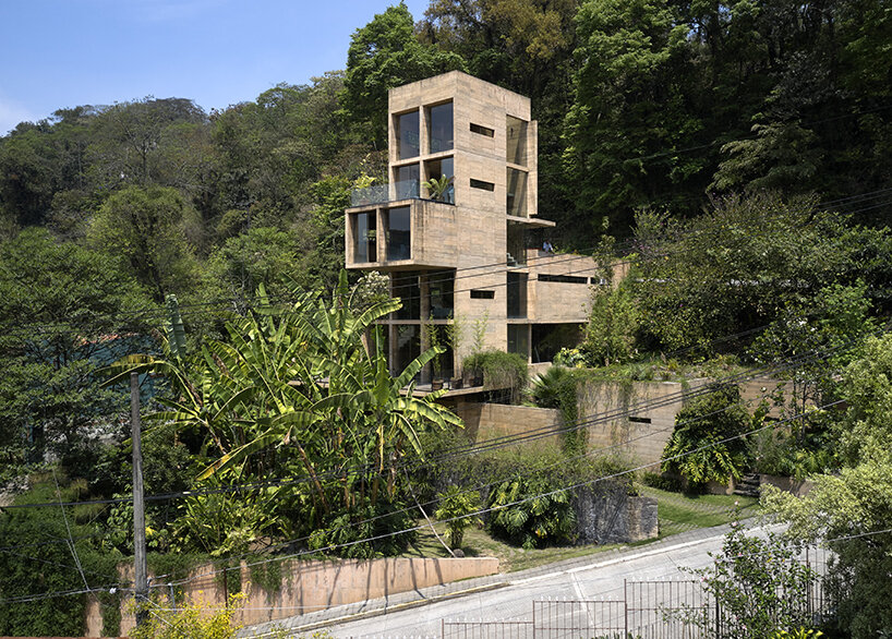 edmund sumner captures the earthy modernist tones of mexico's zoncuantla apartments