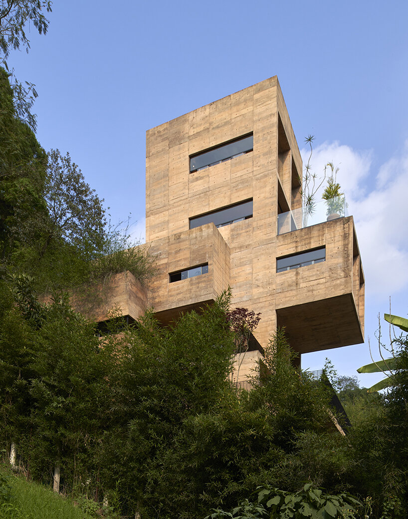 edmund sumner captures the earthy modernist tones of mexico's zoncuantla apartments