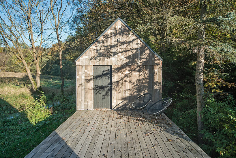 Český architekt Jan Dyrbekl vytváří ateliér a saunu, které v sobě spojují práci a wellness