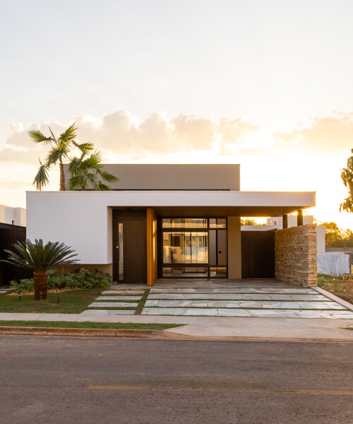 wood, stone and concrete craft ser_arquitetos' sunlit cerrado house in brazil