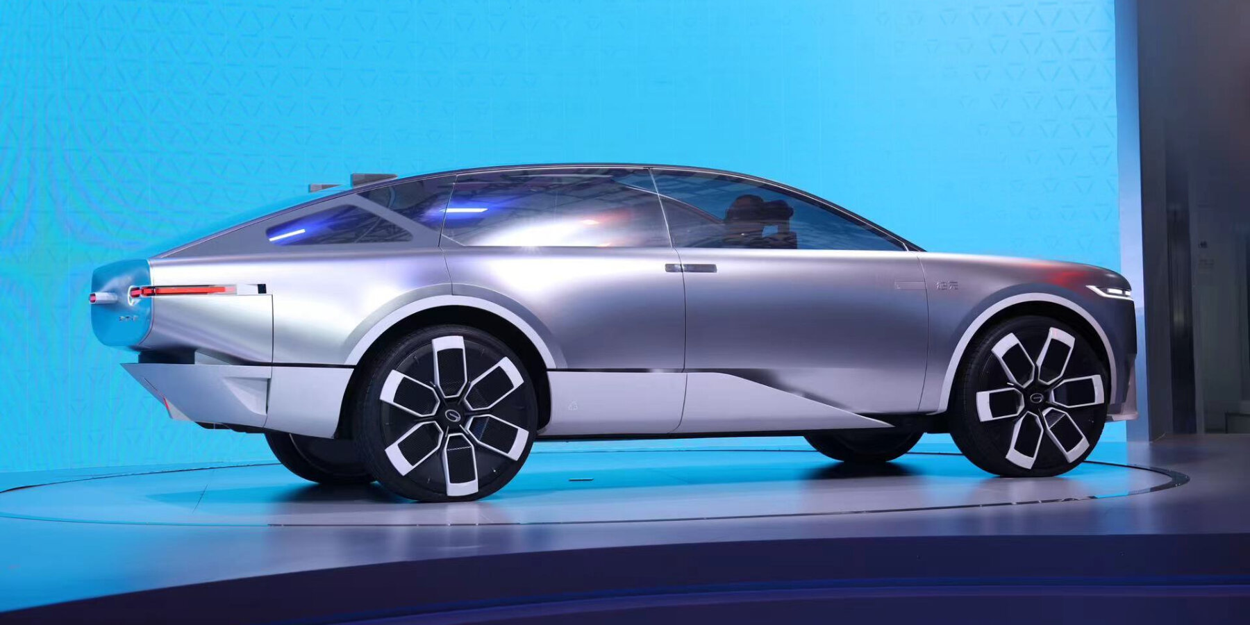 gac-hydrogen-era-concept-car-suv-recycled-plastic-seaweed-mycelium-bio-based-materials-guangzhou-auto-show-designboom-ban2