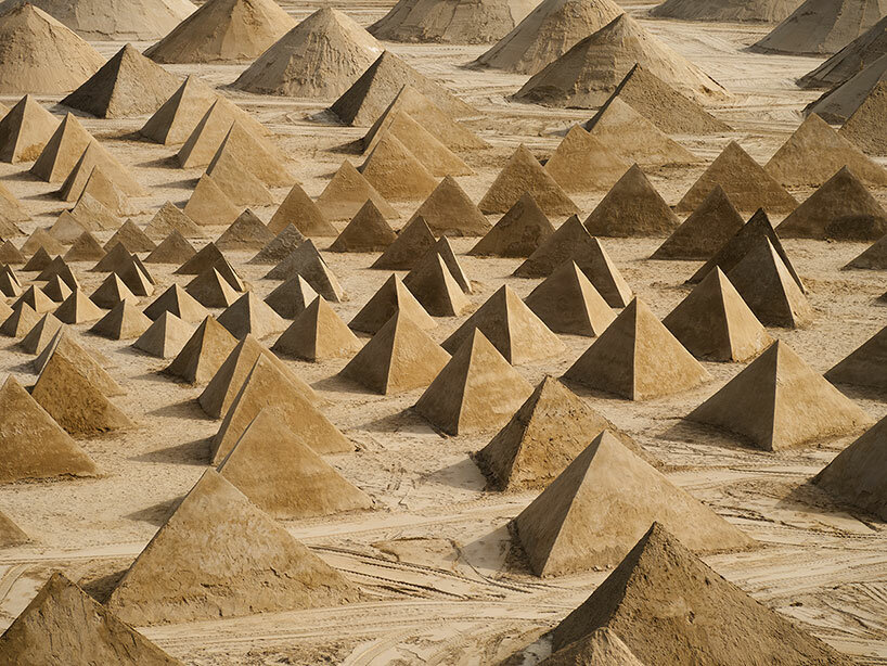 jim denevan completes monumental land art from desert sands in abu dhabi