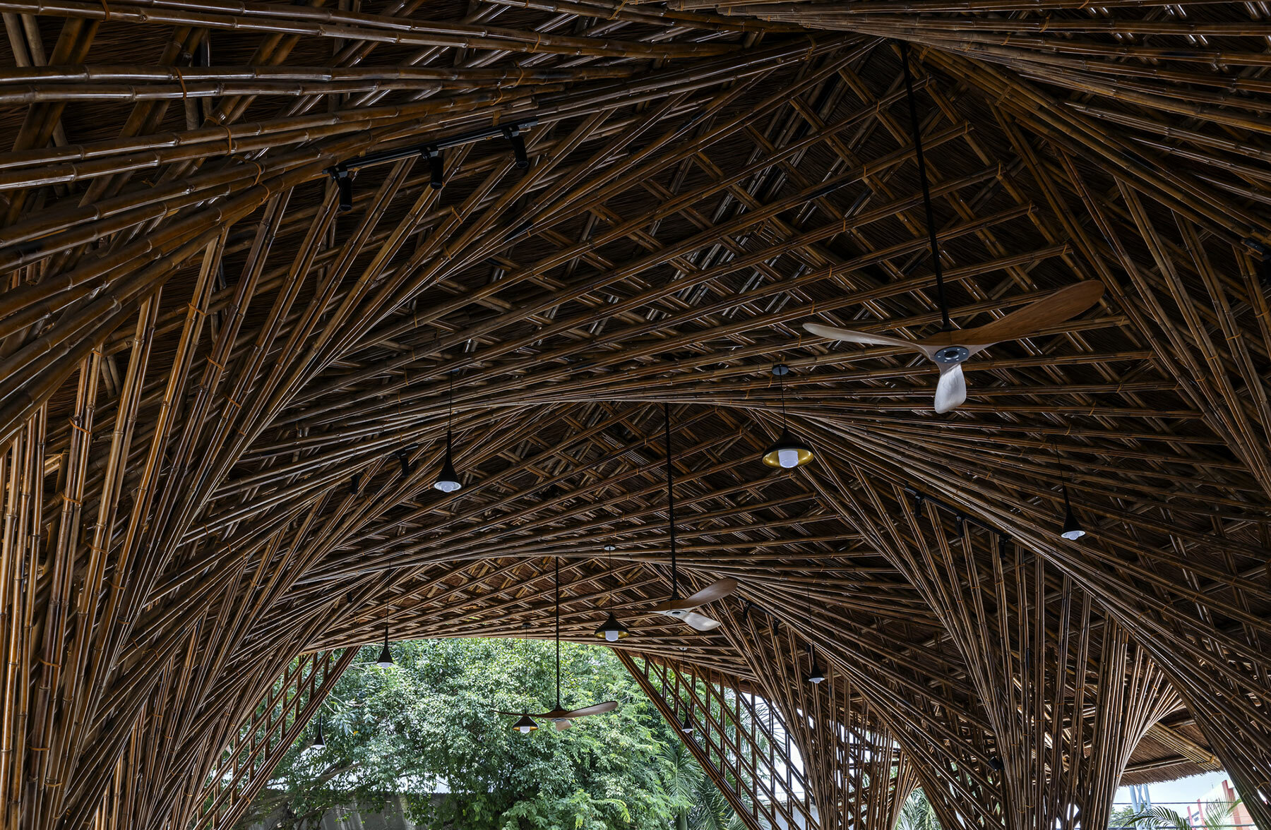 keeng-seafood-restaurant-bambubuild-vietnam-designboom-06a