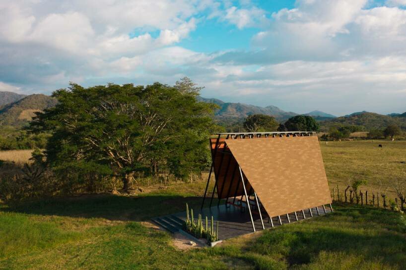 La capilla al aire libre de Apaloosa sumerge a los fieles en una experiencia celestial en el México rural 