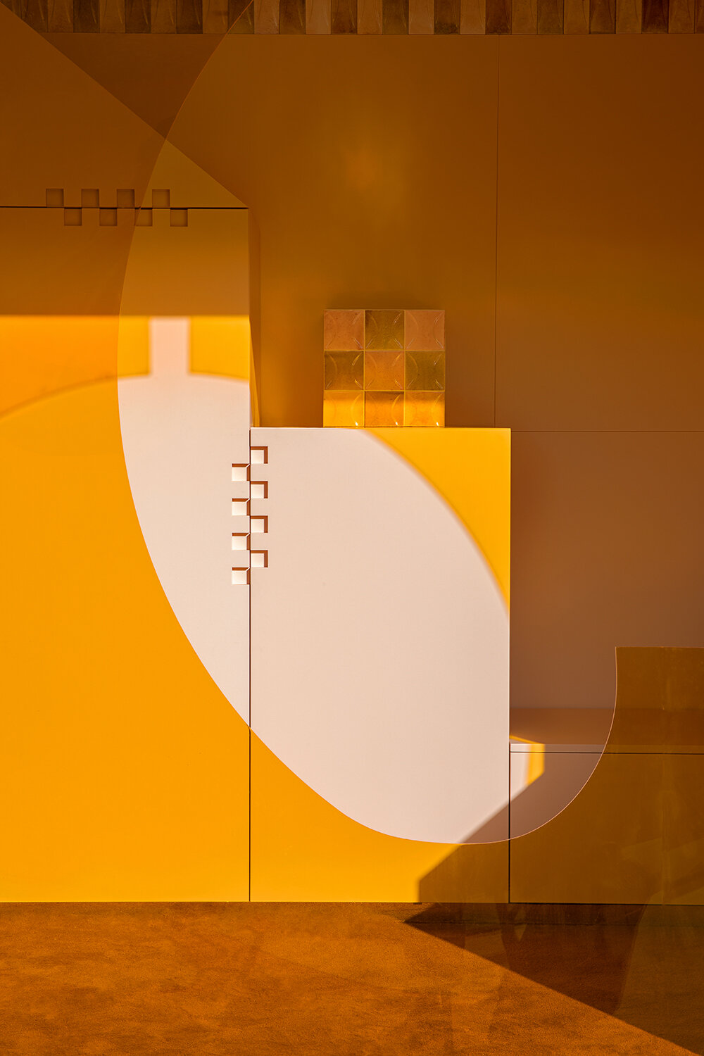 patricia bustos brings 1970s-inspired geometries & mosaics to mecano mobile kitchen space