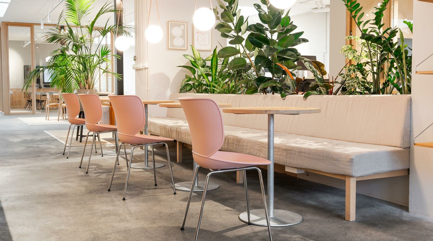 moooi-hana-chair-designboom-fullWidth-02
