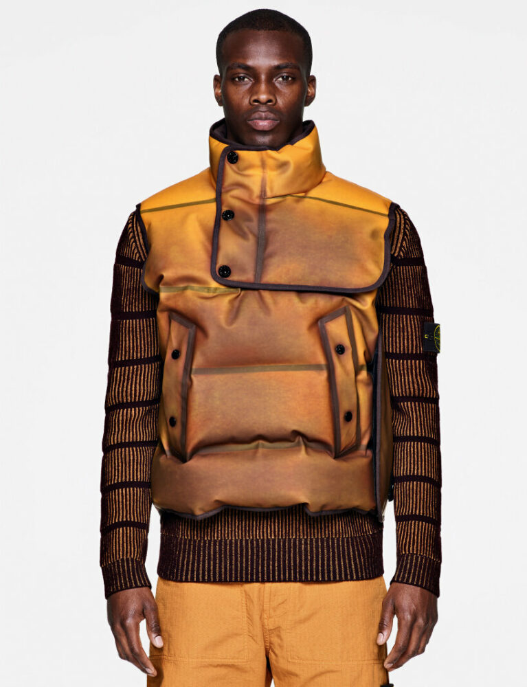 stone island’s thermal-reactive ice jacket slowly changes its color ...