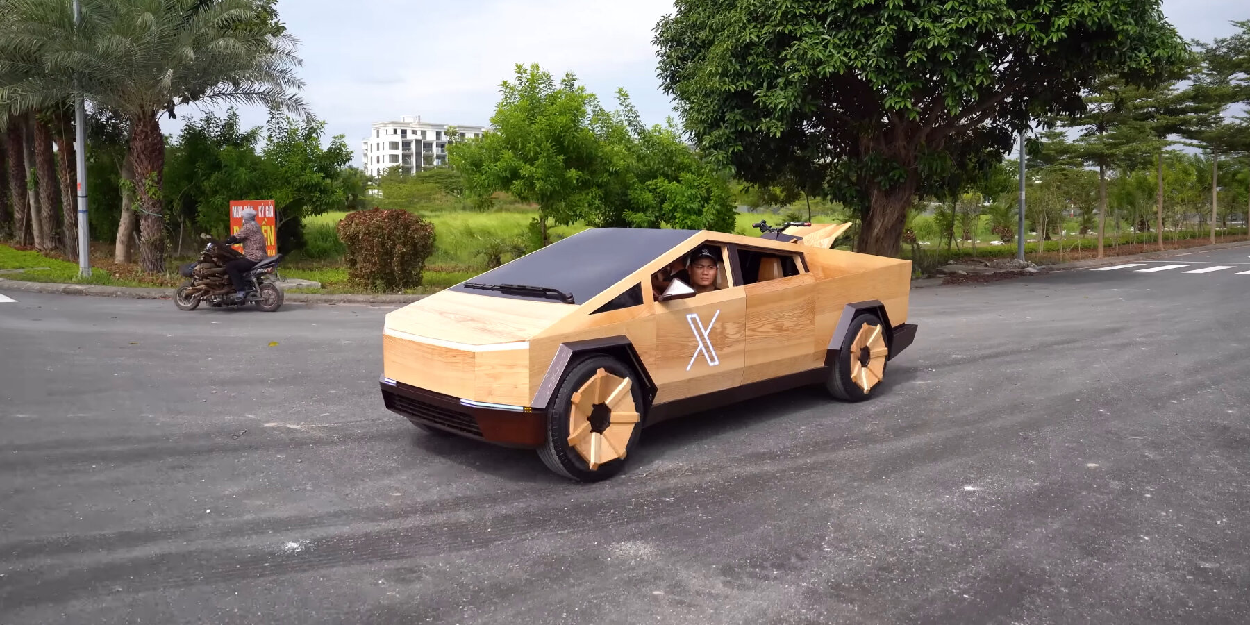 Man Builds Fully Functional Tesla Cybertruck Using Wood, Elon Musk
