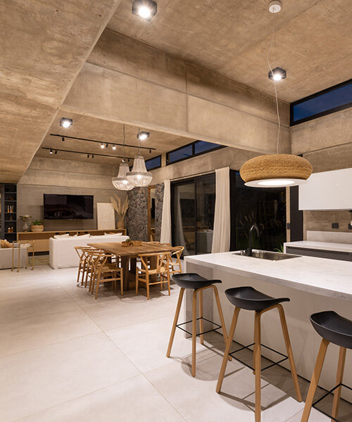 ARP arquitectos crafts 'casa RC' with clean concrete in argentina