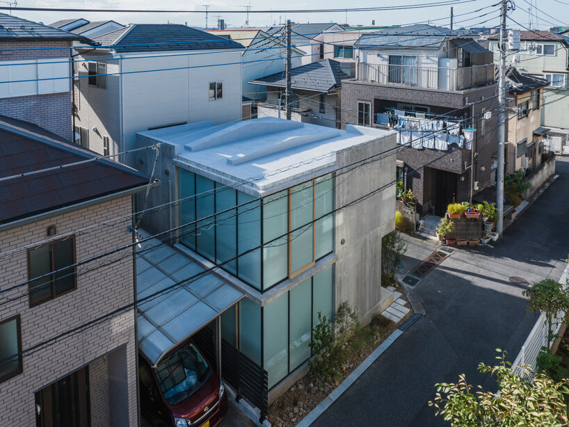 IGArchitects explora la interconexión y la privacidad en la casa de hormigón de Japón