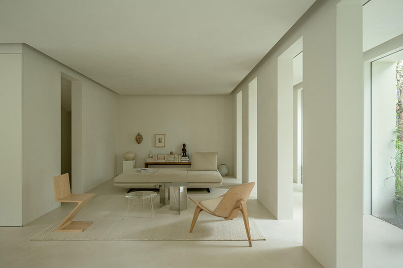 HAS design & research hides this 'forest villa' among lush gardens