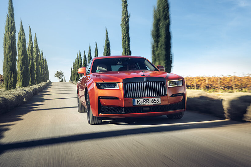 rolls-royce ghost black badge: art, wine and engineering elegance at château la coste