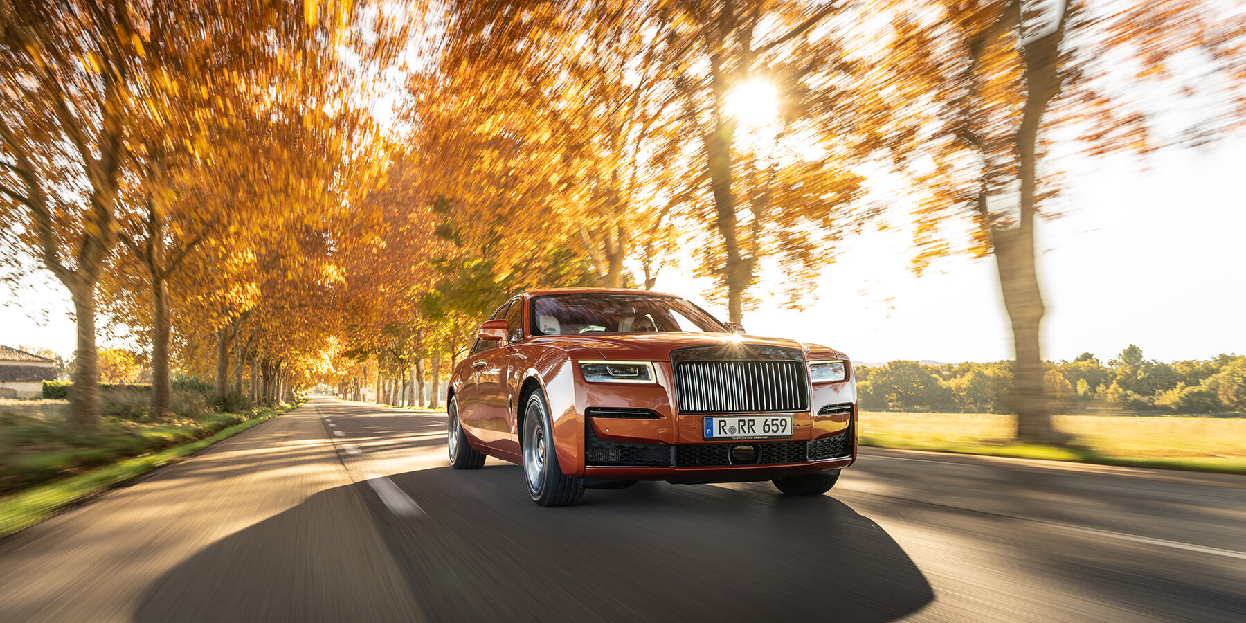 rolls-royce-ghost-black-badge-chateau-la-coste-drive-designboom06