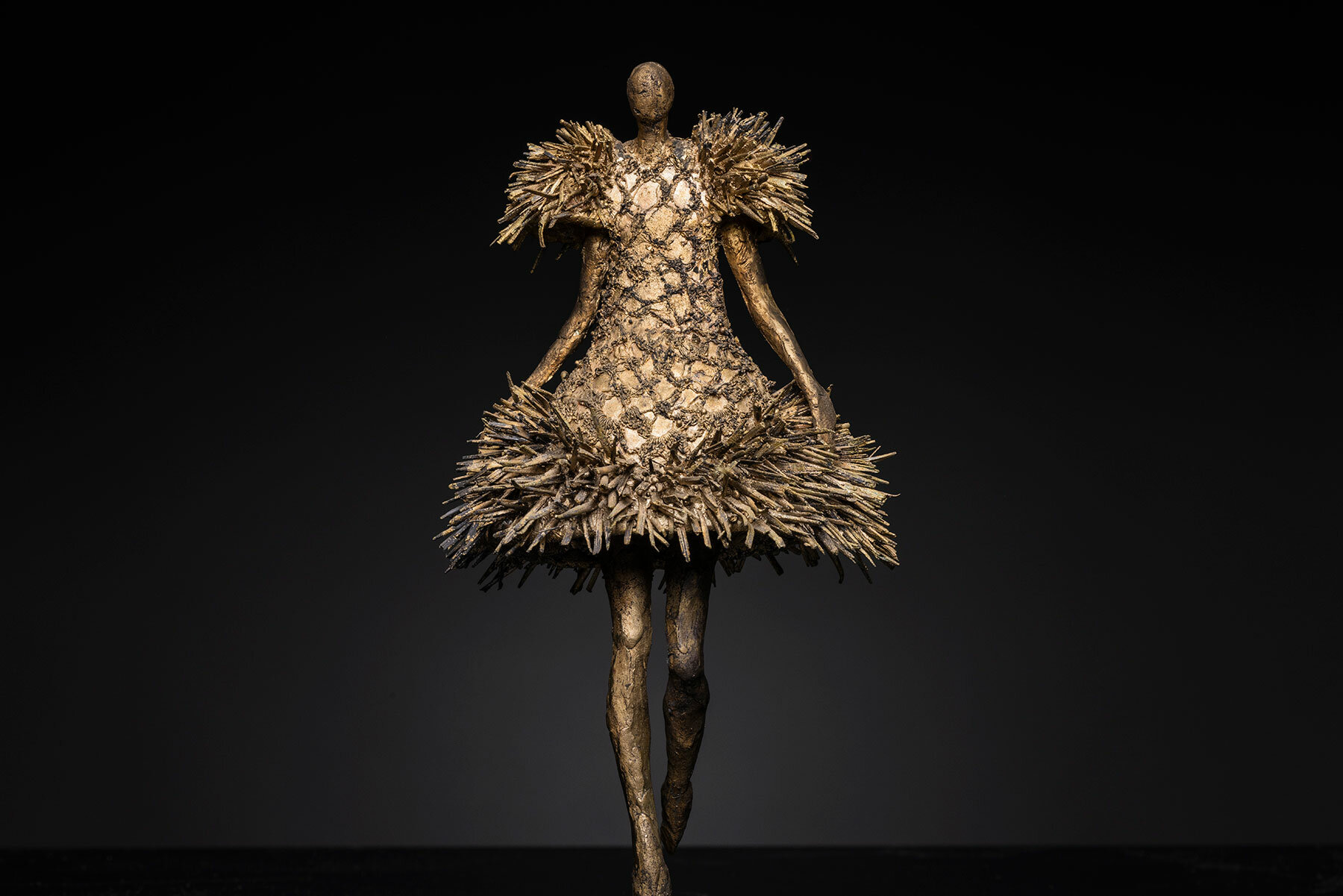 schiaparelli-chanel-celebrated-new-bronze-work-exhibition-cromwell-place-designboom-full-01
