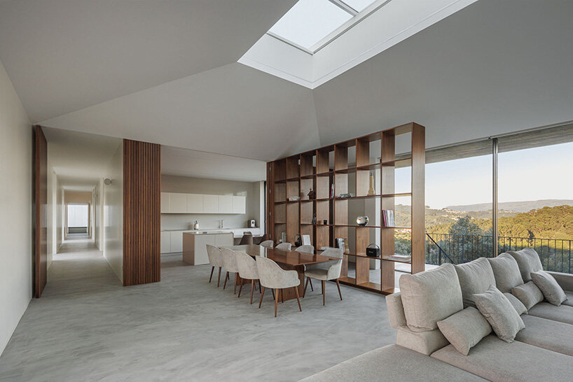 stu.dere shapes its 'casa ponte' as a concrete slab atop glowing boxes in portugal