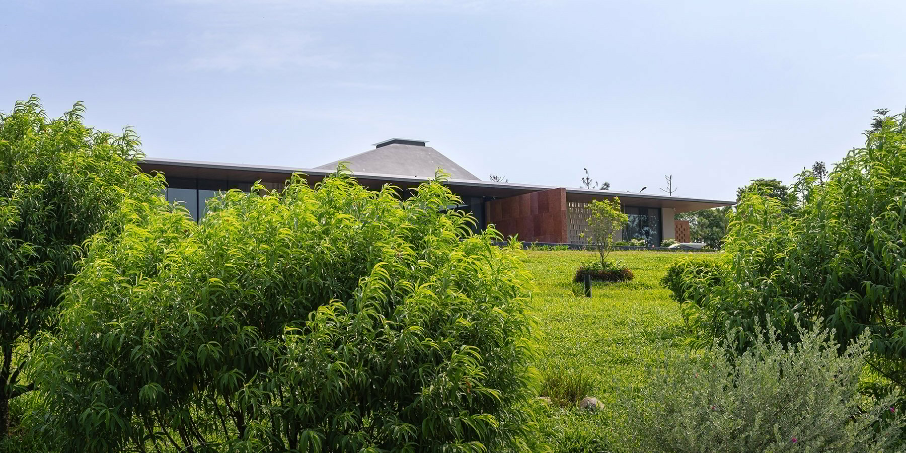 suoi-hai-villa-vietnam-apdi-designboom-1800-2