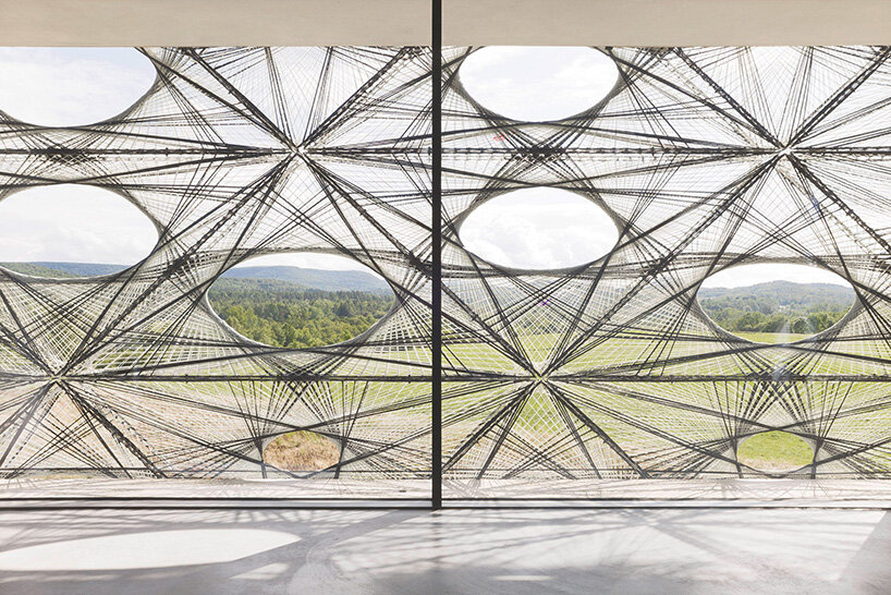 Gebäude der University of Texas wird in Deutschland mit maschinengewebter Fassade eröffnet