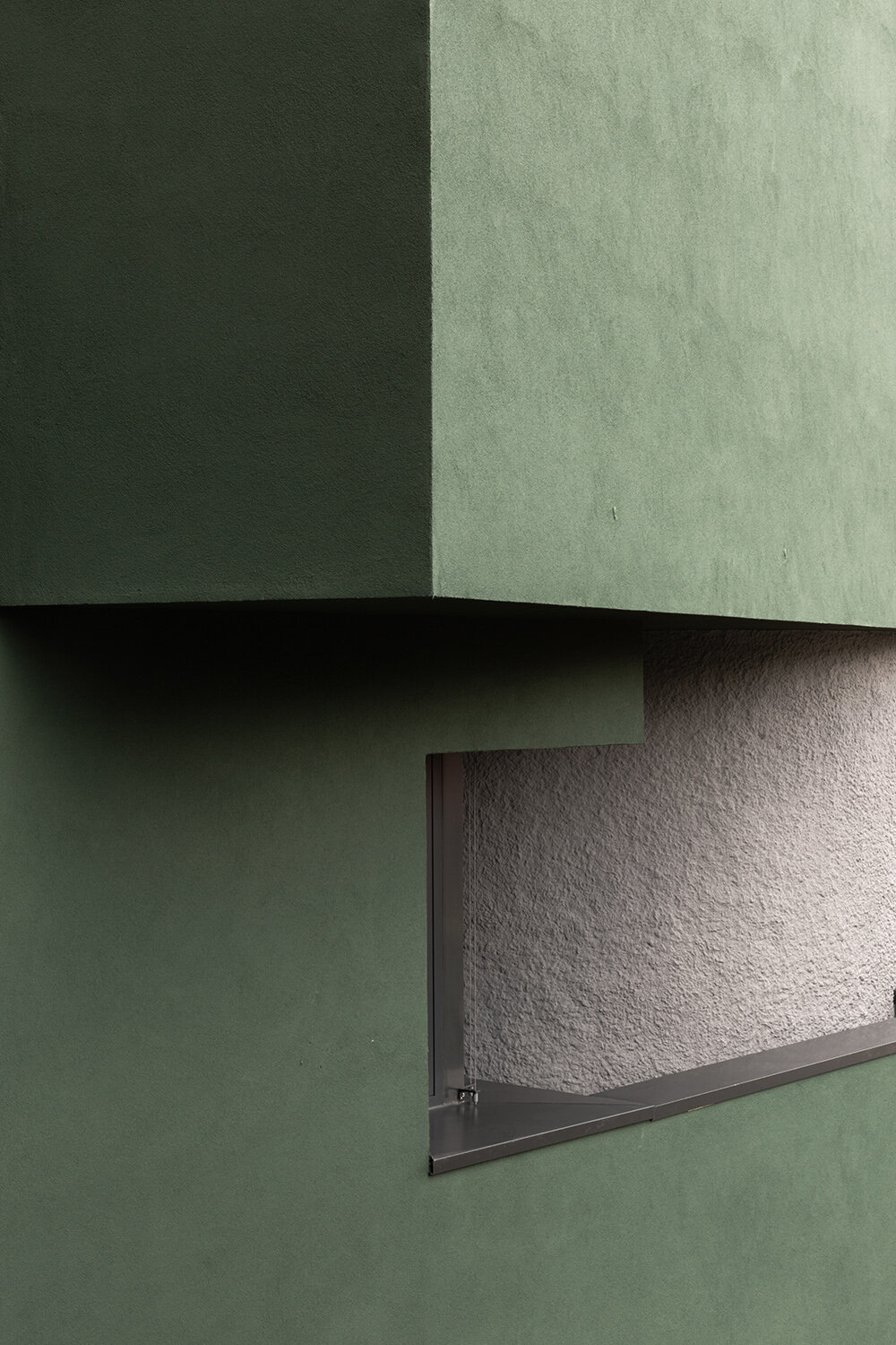 LAST · stefano larotonda architetto uplifts italian modernist villa with vivid green hue