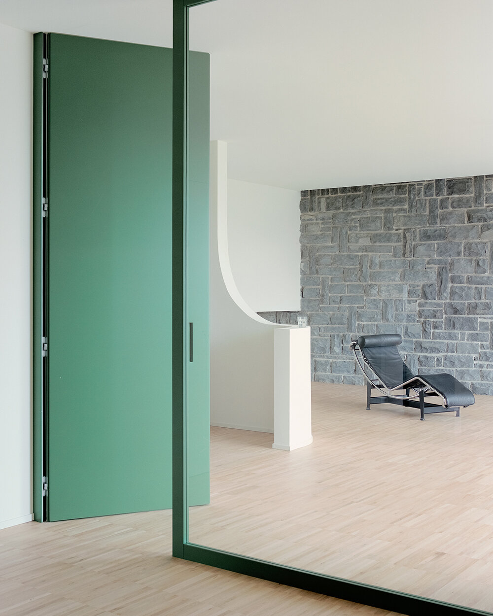 LAST · stefano larotonda architetto uplifts italian modernist villa with vivid green hue