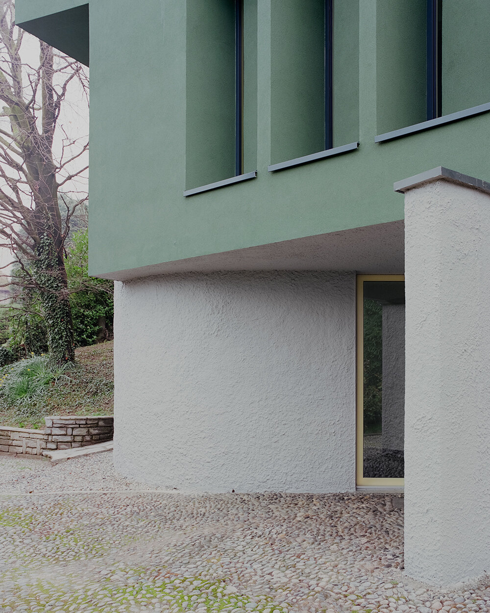 LAST · stefano larotonda architetto uplifts italian modernist villa with vivid green hue