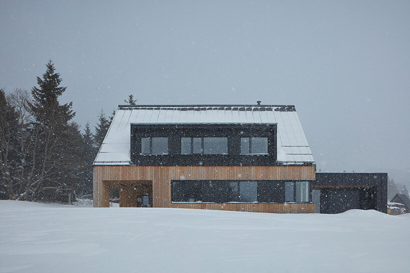 ADR & formafatal hides modern A-frame cabin in czech mountains