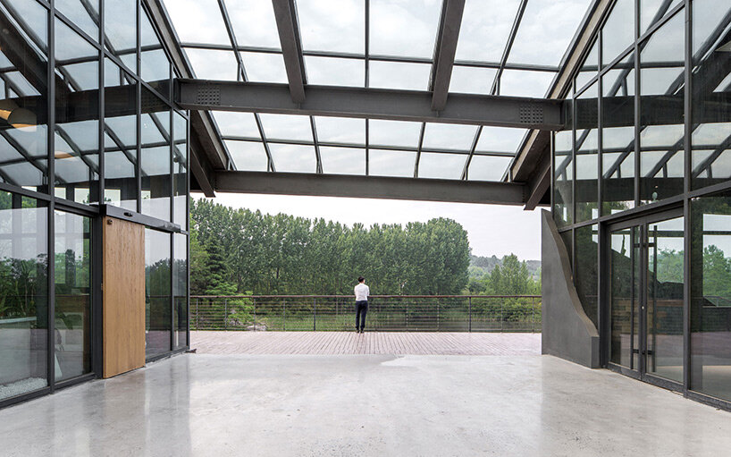 architect aurélien chen sculpts sinuous threshold for dragon mountain