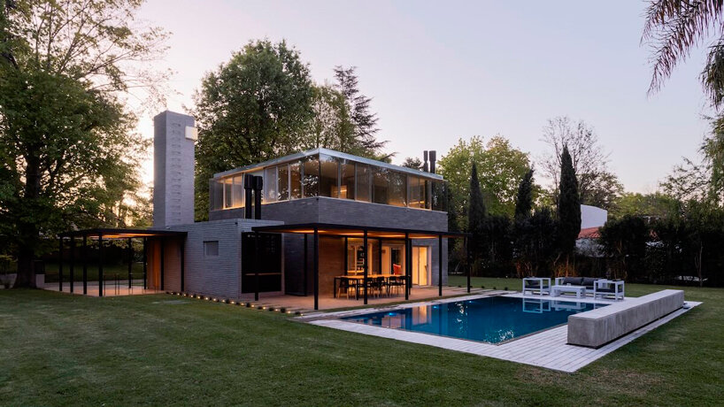 cabin 192's brick volume upholds glazed box in suburban area of buenos aires