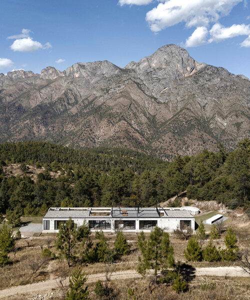 S-AR adorns house's exposed concrete volumes with black metalwork in mexico