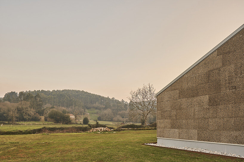 A cork and wood house was built in northern Spain by gurea arquitectura cooperativa.