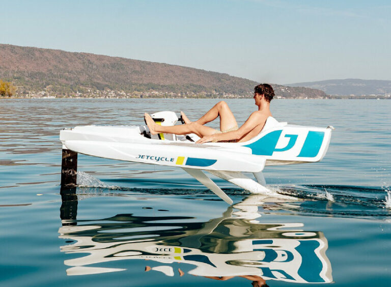 electric jetcycle adds carbonfiber hydrofoils to boat so riders can