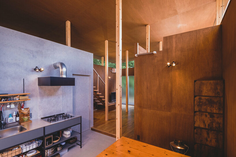 a 'forest' of pillars brings playful depth to this japanese dwelling by IGArchitects