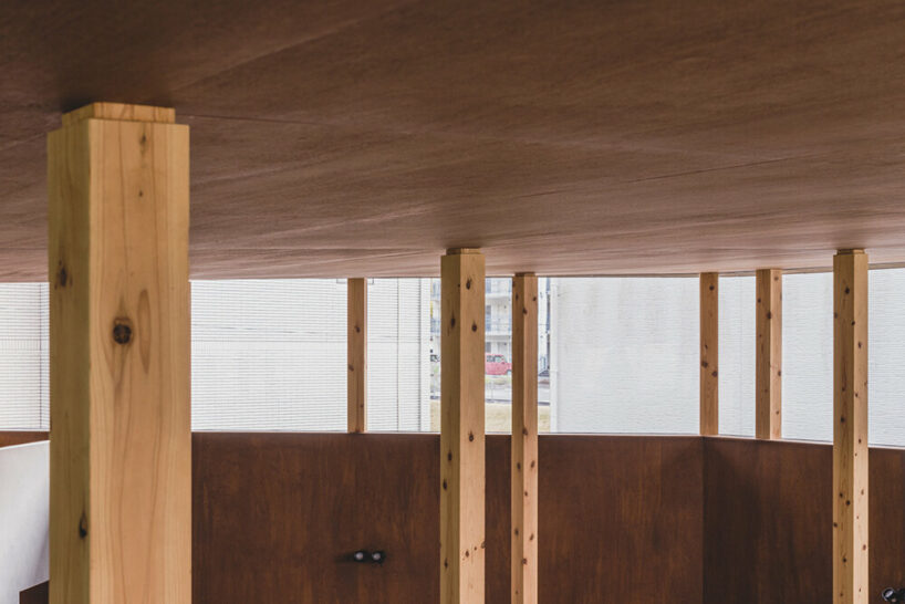 a 'forest' of pillars brings playful depth to this japanese dwelling by IGArchitects
