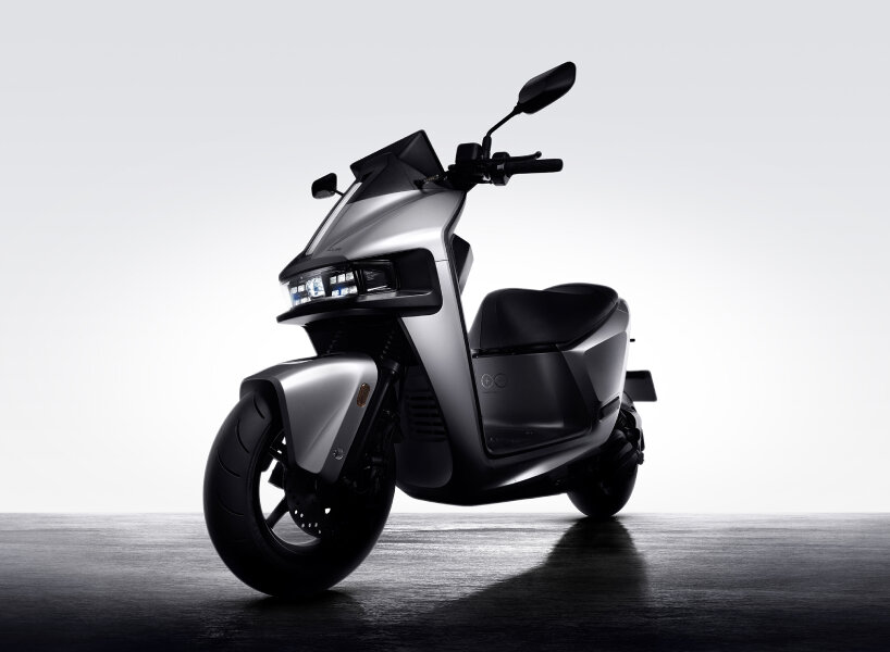 gogoro's electric smartscooter 'pulse' has active headlights that change intensity on their own - Designboom
