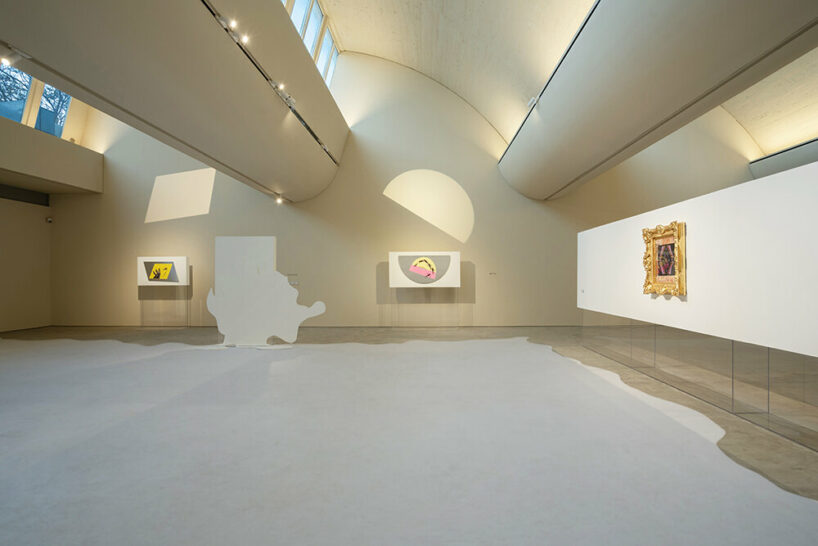 KiKi ARCHi turns dots, rays, and liquid splashes into rich 3D displays for INACTUEL show