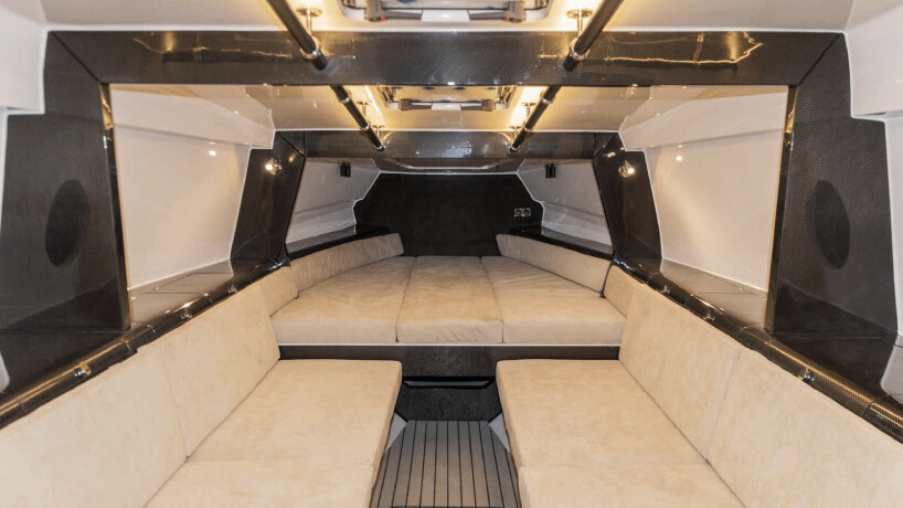 Mayla Unveils GT: Cutting-Edge Carbon-Fiber Superboat interior