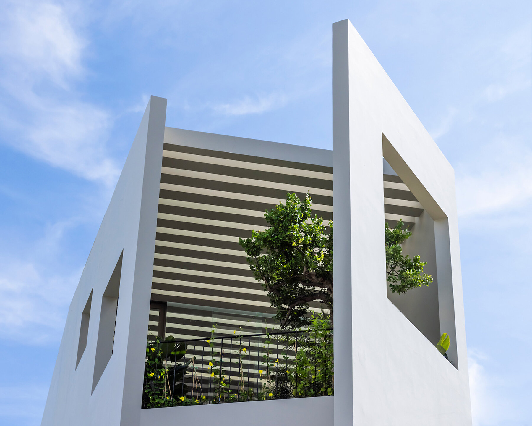 pham-huu-son-architects-skygarden-house-vietnam-designboom-31800