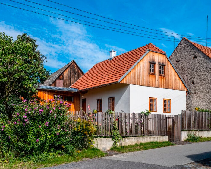 balda architekti reconstructs mid-19th century house in the czech republic