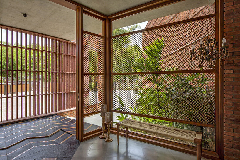 architect dipen gada floods this farmhouse in india with patterned shadows