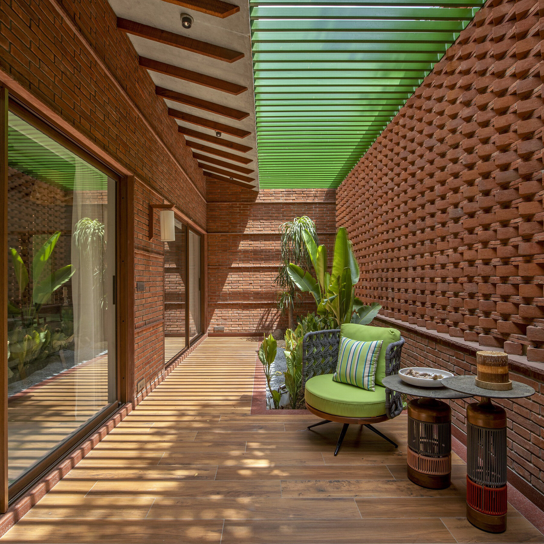sitish-parikh-farmhouse-dipen-gada-associates-india-designboom-06a