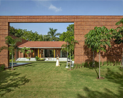 architect dipen gada floods this farmhouse in india with patterned shadows