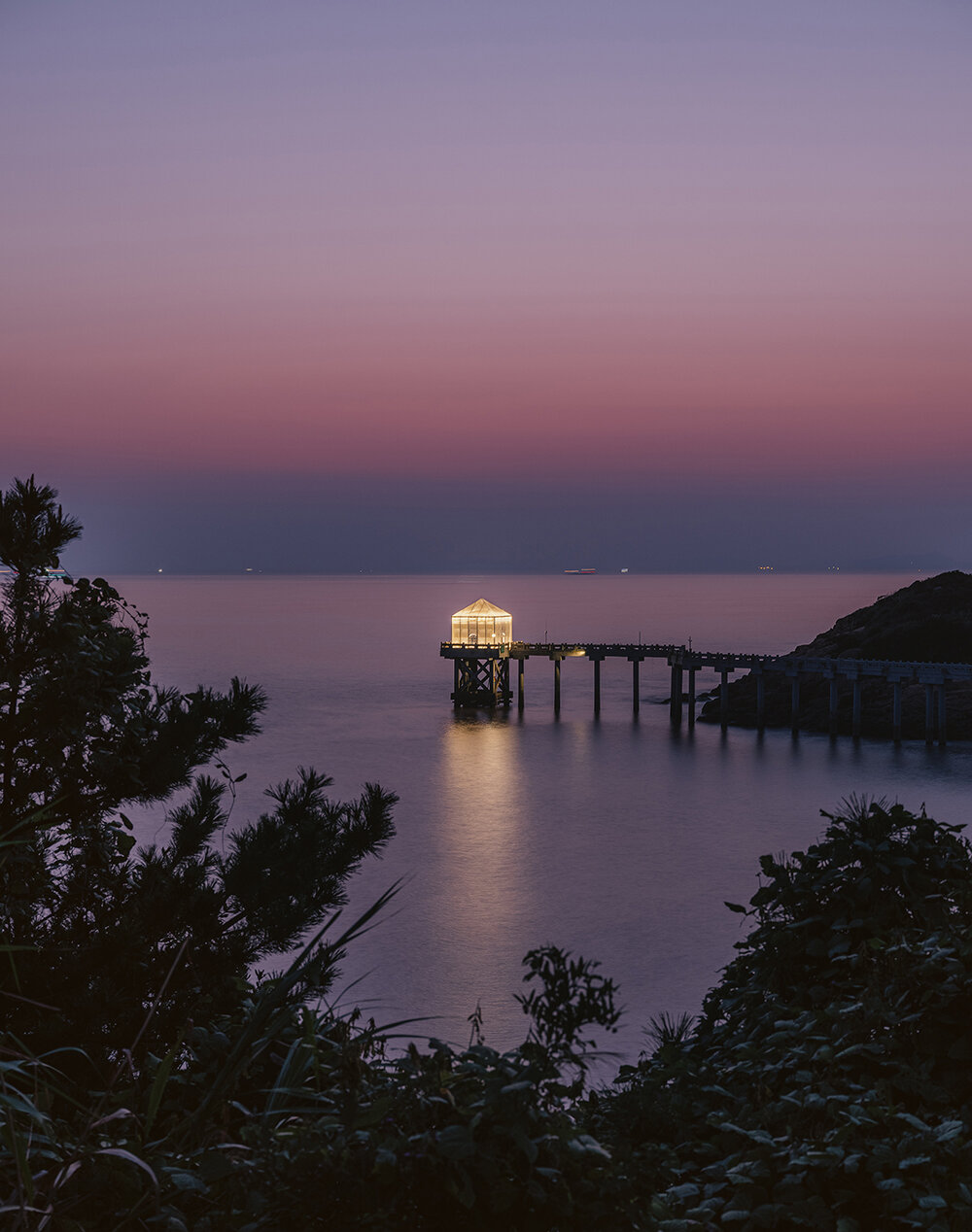 covered in sheer white mesh, this daydream trail station casts a poetic glow in coastal china