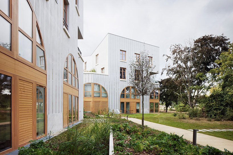 grand arches line SOA's 'parc princesse' social housing in le vésinet, france