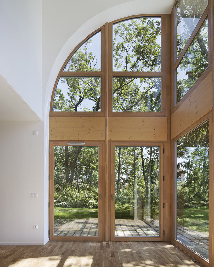 grand arches line SOA's 'parc princesse' social housing in le vésinet, france