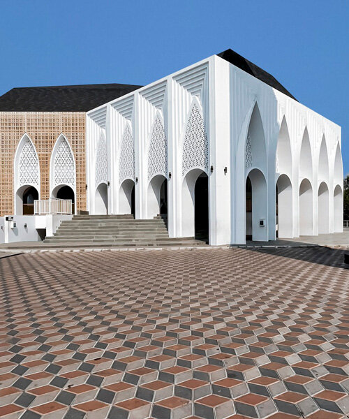andyrahman architect ornaments mosque in indonesia with lombok-style wickerwork