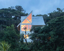 japanese futtsu weekend house topped by a complex folding rooftop by atelier MEME