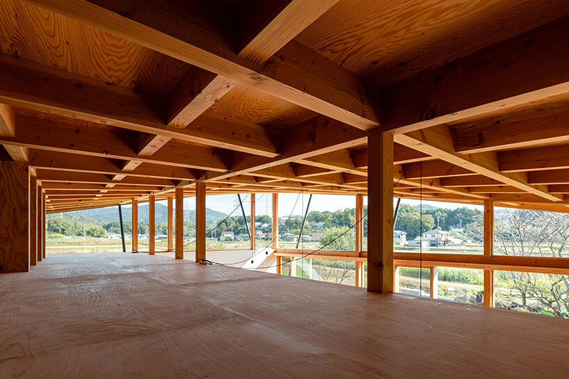 tatsuya kawamoto tops 'hazamacho house' with a hyperbolic paraboloid in rural japan