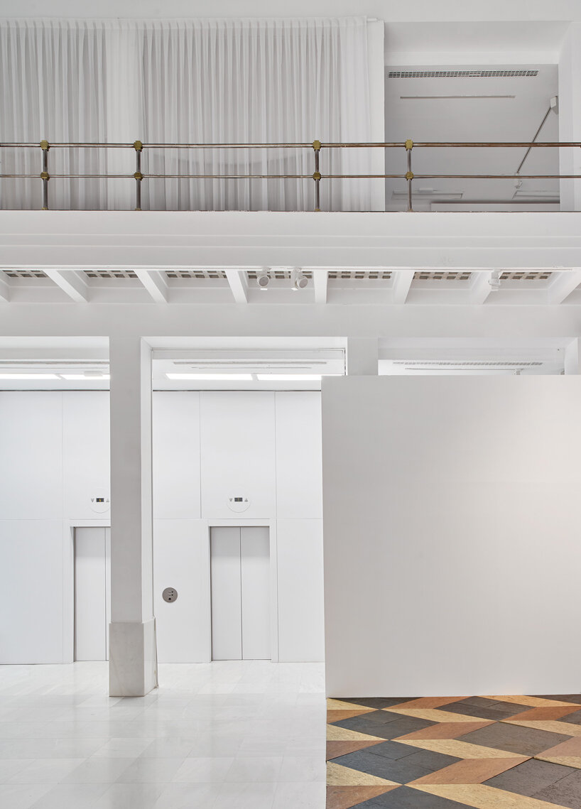 lluís alexandre casanovas blanco restores alcalá 31 exhibition hall to its original charm