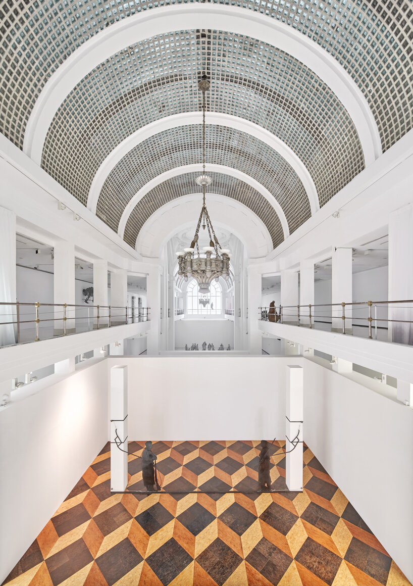 lluís alexandre casanovas blanco restores alcalá 31 exhibition hall to its original charm